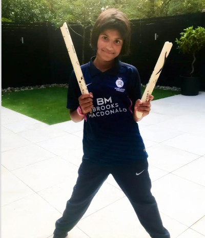 Dia with her broken stump